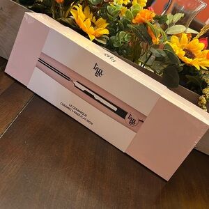 !!Brand new!! L’ange Le Ceramique 1-Pass Flat Iron